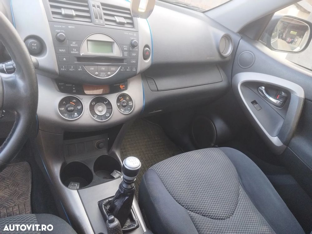 Toyota RAV4 2.2 D-4D Confort - 9