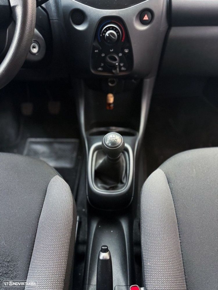 Toyota Aygo 1.0 X-Play - 14