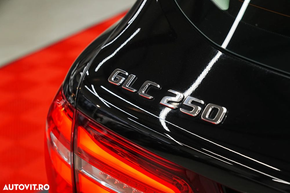 Mercedes-Benz GLC 250 4Matic 9G-TRONIC Exclusive - 24