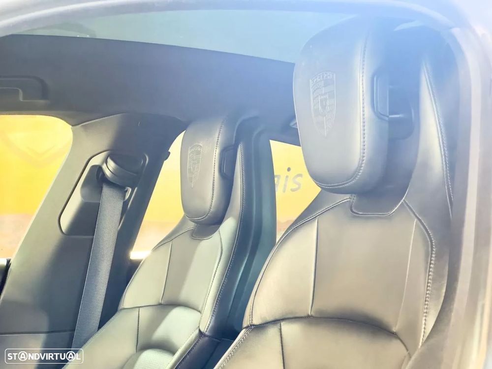 Porsche Taycan 4S - 15