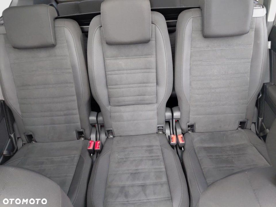 Volkswagen Touran - 22