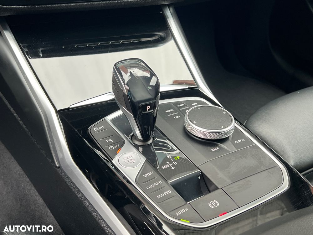 BMW Seria 3 320i Aut. Sport Line - 39