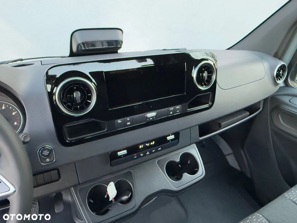 Mercedes-Benz Sprinter - 12