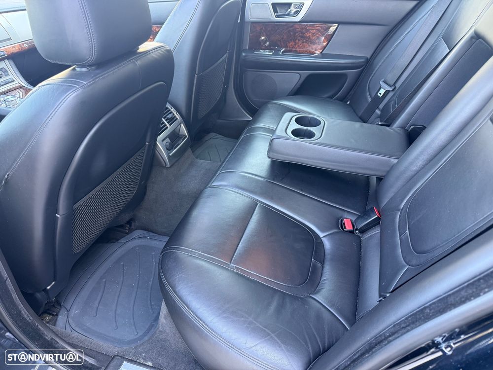 Jaguar XF 2.2 D Premium Luxury - 45