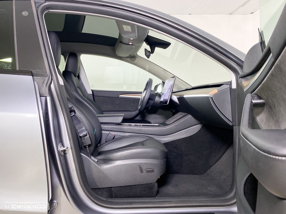 Tesla Model Y Long Range Dual Motor AWD - 16