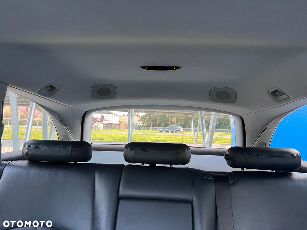 Mercedes-Benz Klasa E 320 CDI T Avantgarde - 25