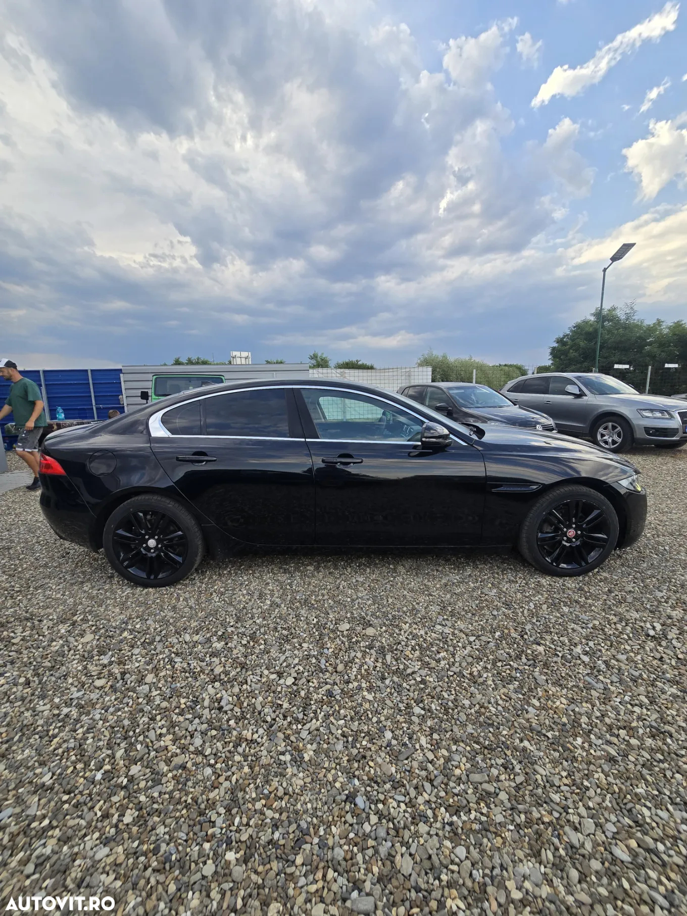 Jaguar XE 2.0 Prestige - 9