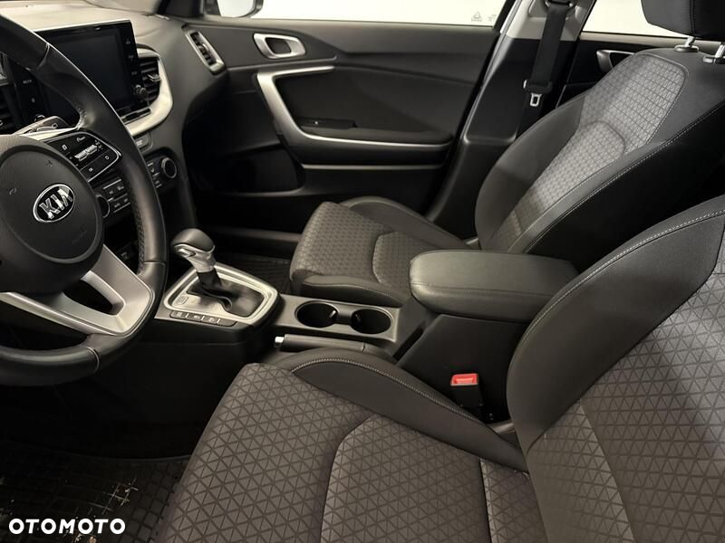 Kia Ceed - 12