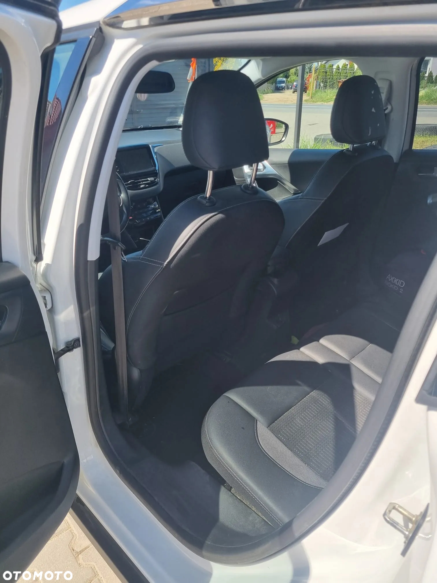 Peugeot 2008 1.2 PureTech Allure S&S - 12