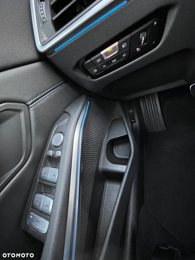 BMW Seria 3 318i M Sport - 10