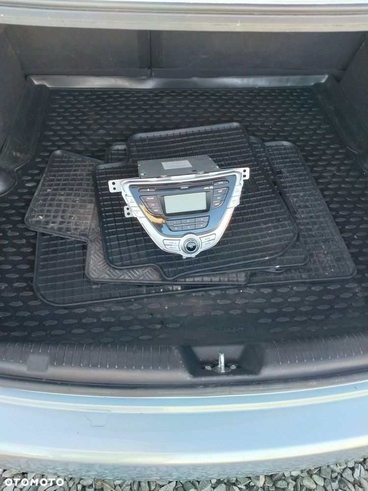 Hyundai Elantra - 28