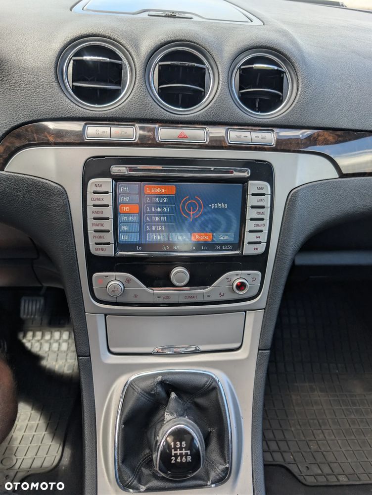 Ford Galaxy 2.2 TDCi Ghia - 23