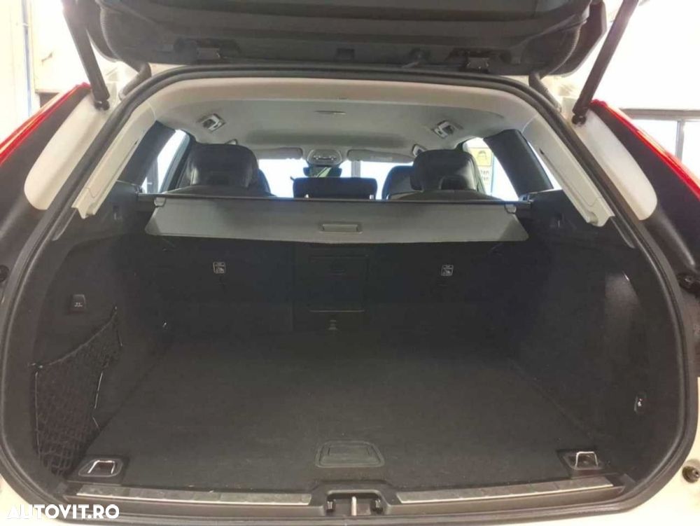 Volvo XC 60 B4 D Geartronic Momentum Pro - 9