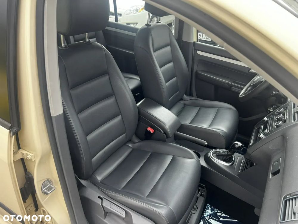 Volkswagen Touran - 13