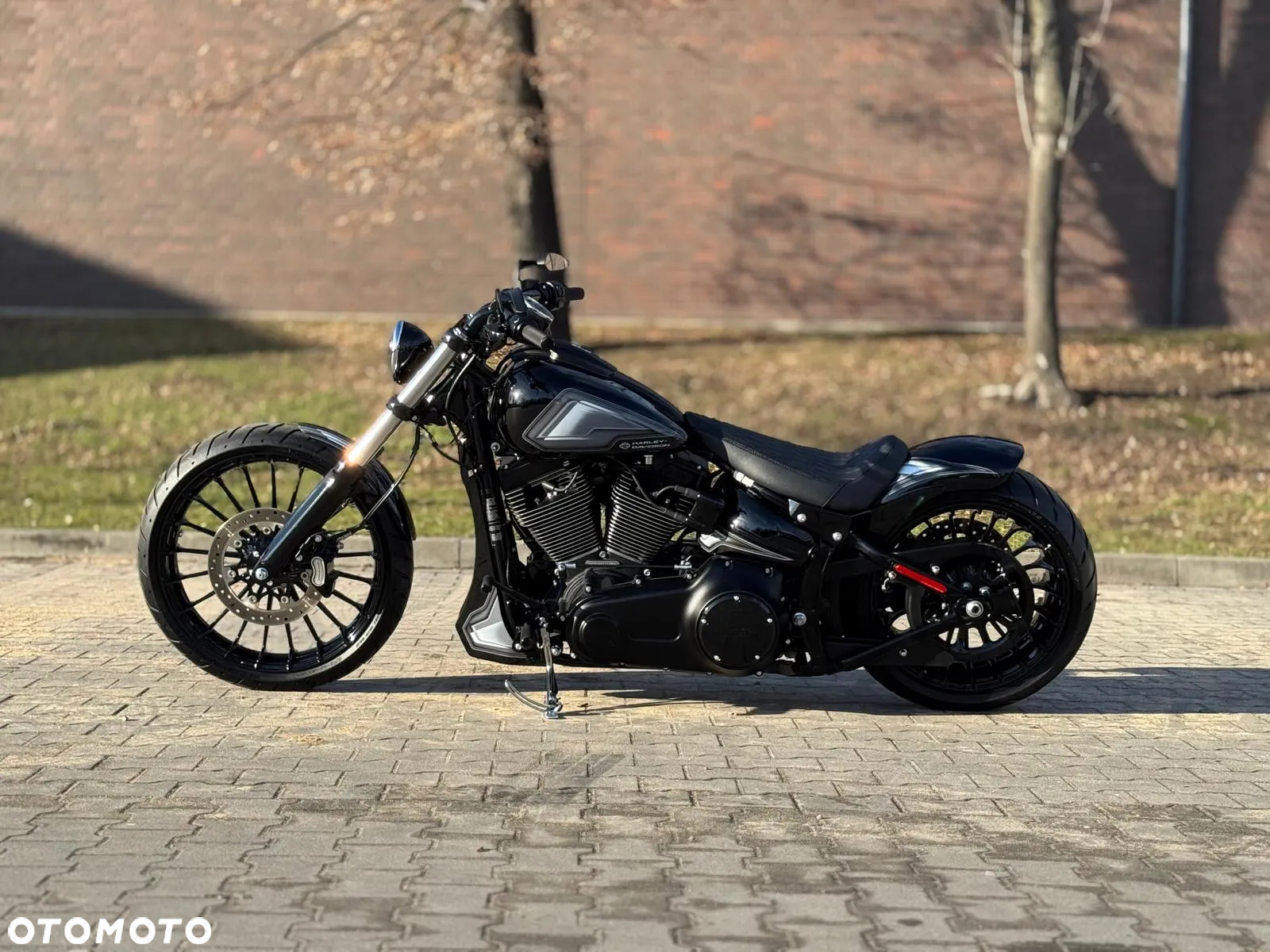 Harley-Davidson Softail Breakout - 29