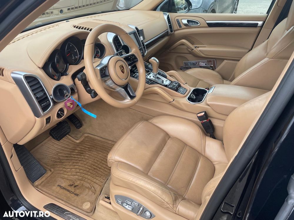 Porsche Cayenne 3.0 L - 3