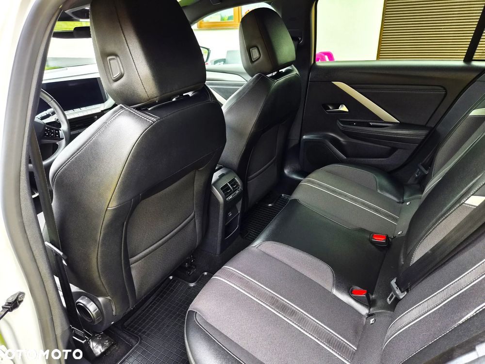 Opel Astra 1.2 T GS Line S&S - 21