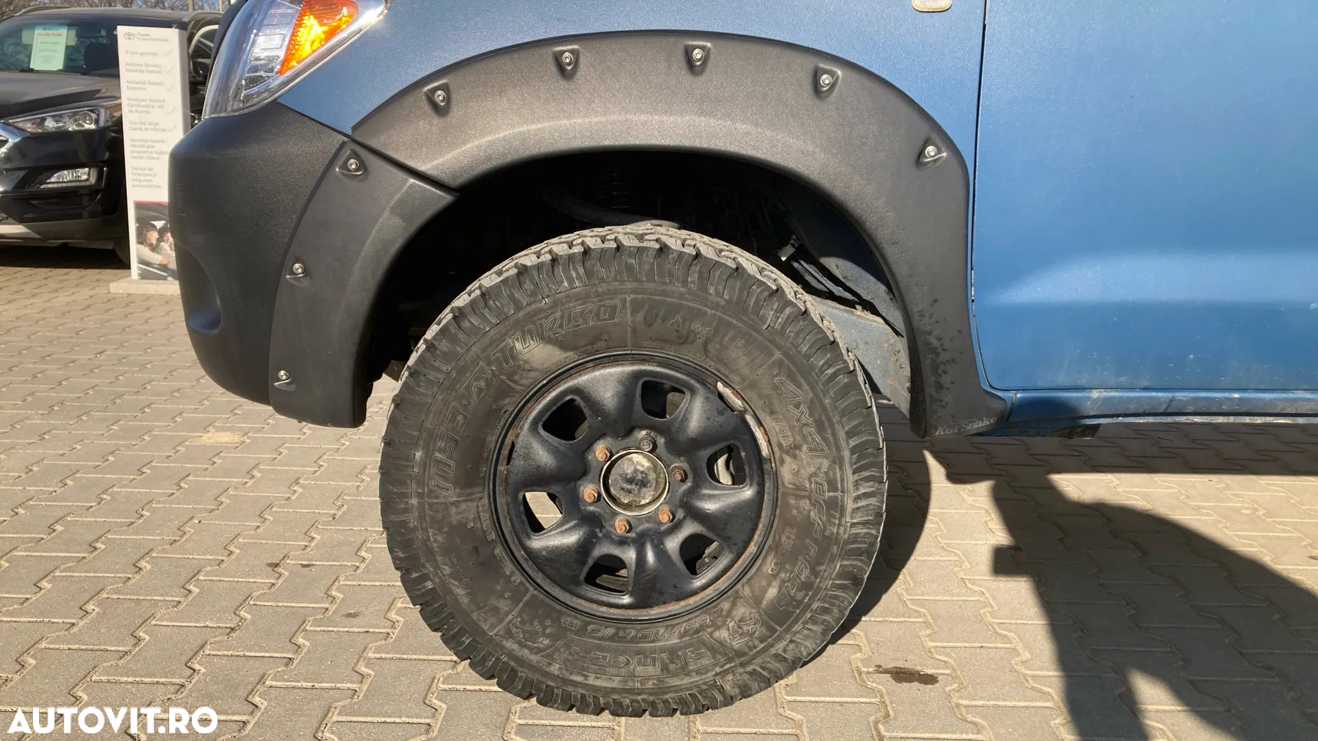 Toyota Hilux 4x4 Double Cab - 11