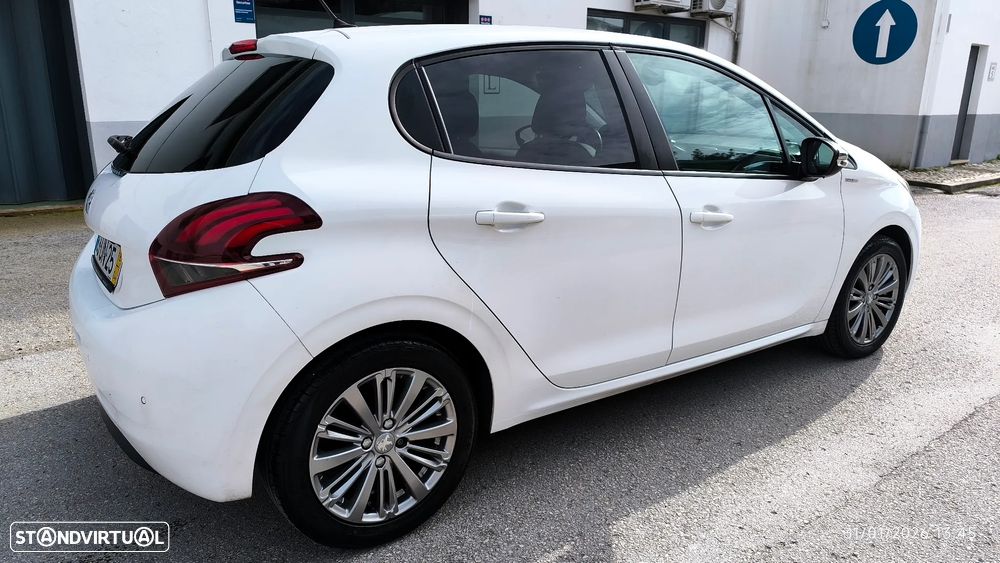 Peugeot 208 1.2 PureTech Style - 4