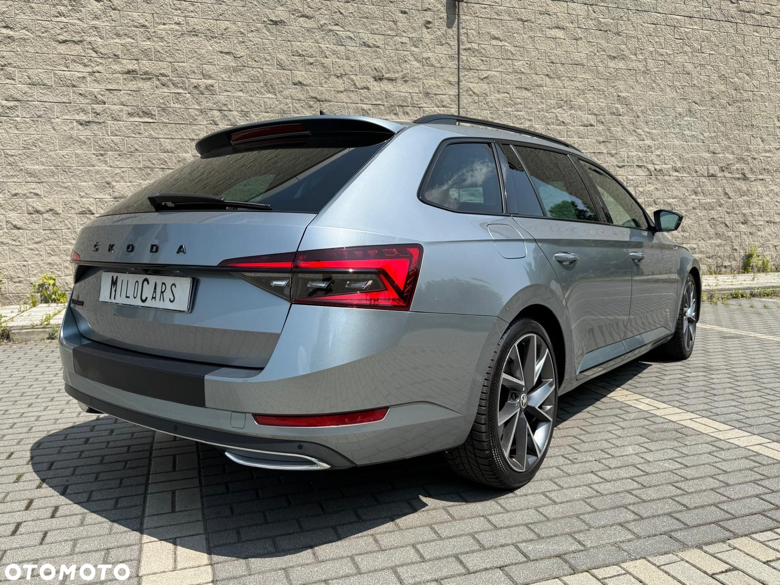 Skoda Superb 2.0 TDI DSG Sportline - 9
