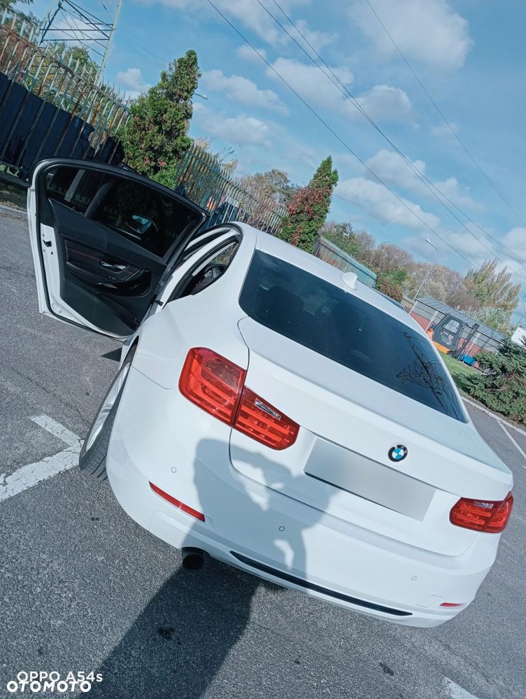 BMW Seria 3 320i Sport Line - 2