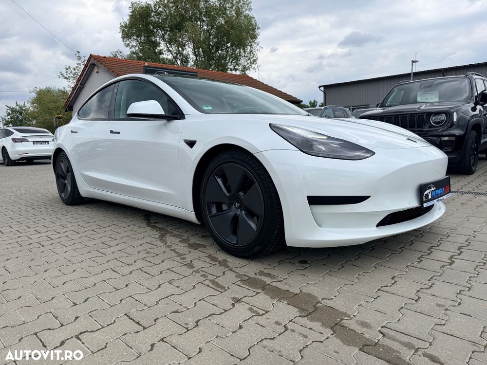 Tesla Model 3 - 3