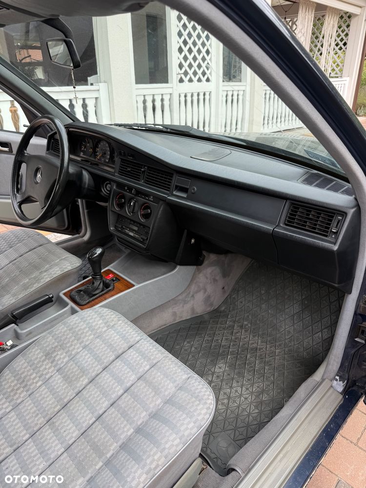 Mercedes-Benz W201 (190) - 13