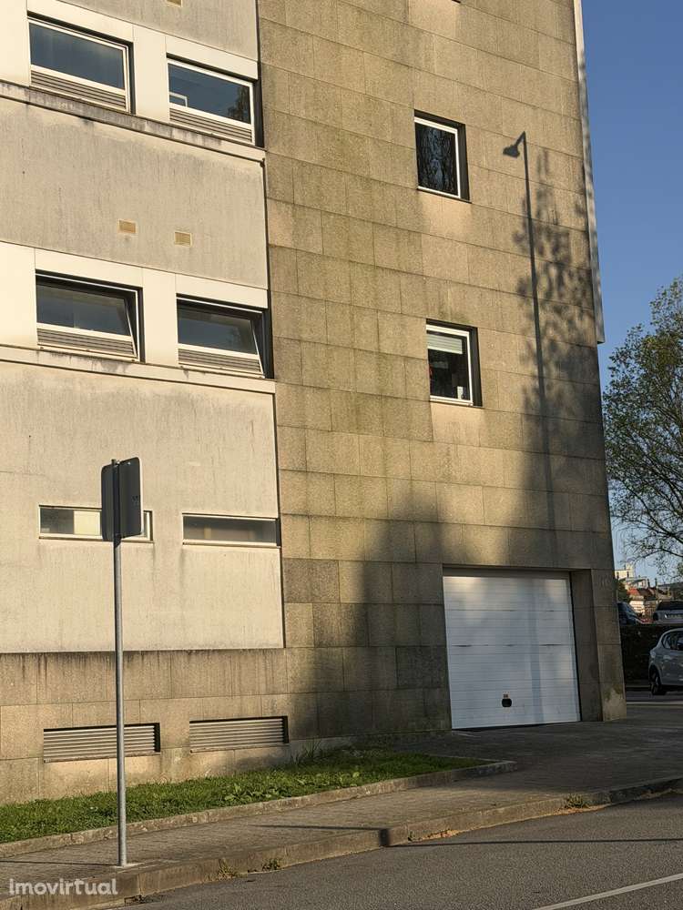 2 LUGARES DE ESTACIONAMENTO * Junto Faculdade Fernando Pessoa - Grande imagem: 2/5