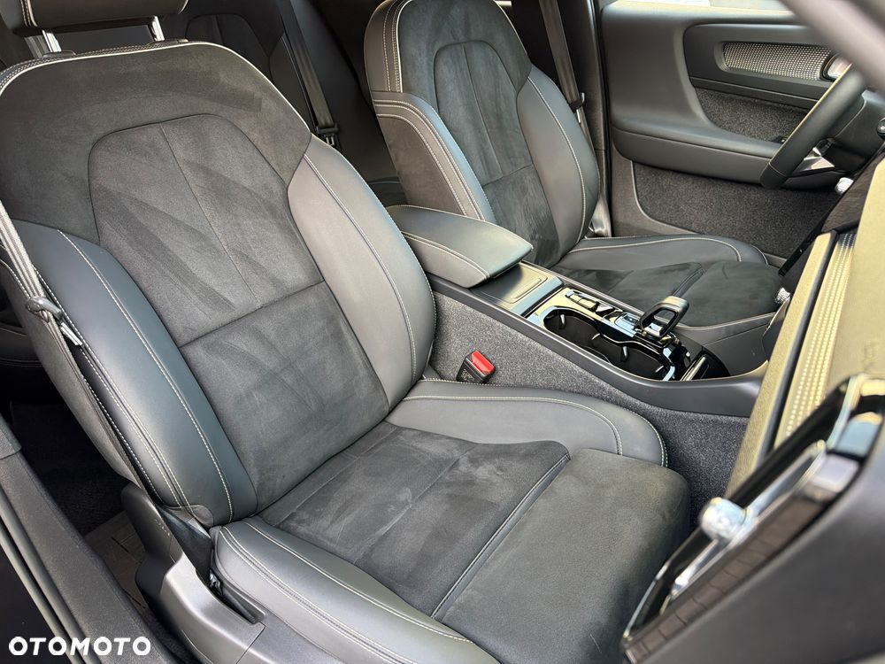 Volvo XC 40 B3 B DKG Ultra Black Edition - 36