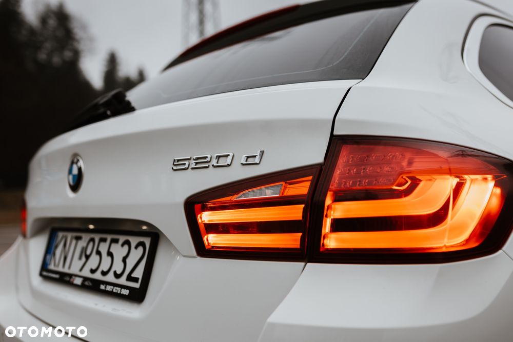 BMW Seria 5 520d xDrive - 12