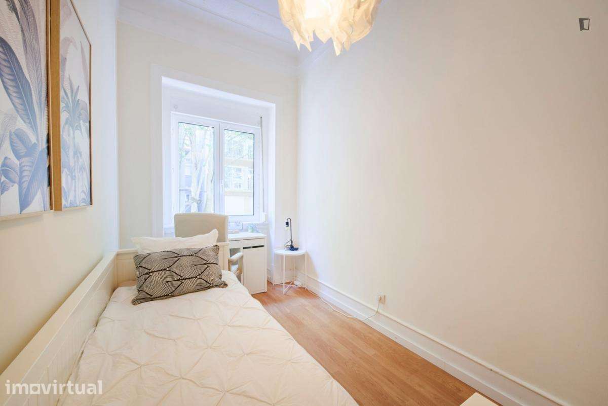 Quarto - localizado em Marquês de Pombal Lisbon - Grande imagem: 5/28