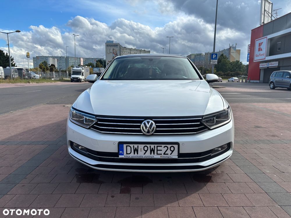 Volkswagen Passat - 4