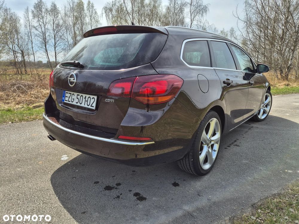 Opel Astra 2.0 CDTI DPF SportsTourer Exklusiv - 4