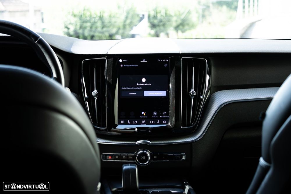 Volvo XC 60 2.0 B4 R-Design Geartronic - 33