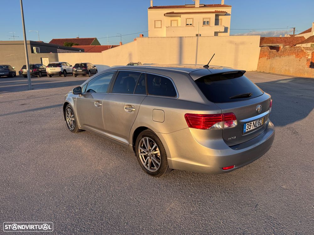 Toyota Avensis SW 2.0 D-4D Luxury+GPS - 3