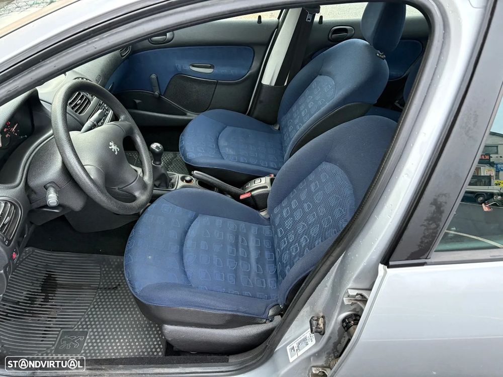 Peugeot 206 1.1 Color Line - 3
