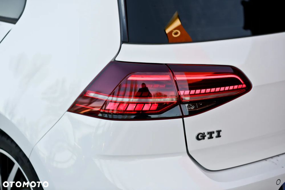 Volkswagen Golf GTI (BlueMotion Technology) DSG - 17