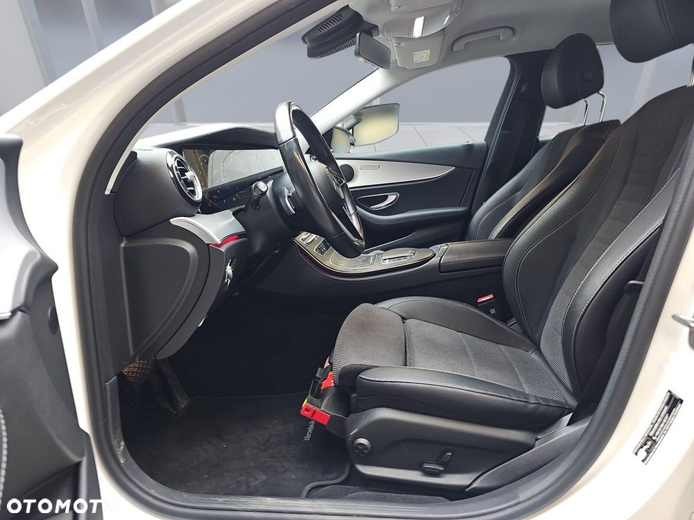Mercedes-Benz Klasa E 220 d 4-Matic - 9