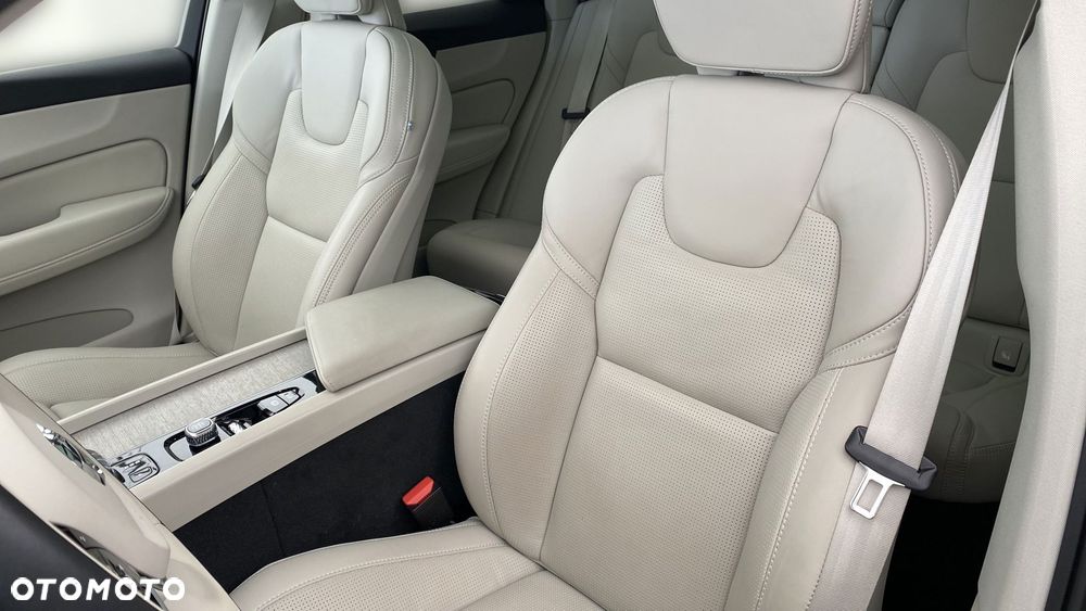 Volvo XC 60 B4 D AWD Inscription - 11