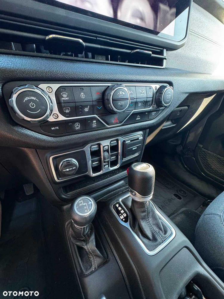 Jeep Wrangler - 4