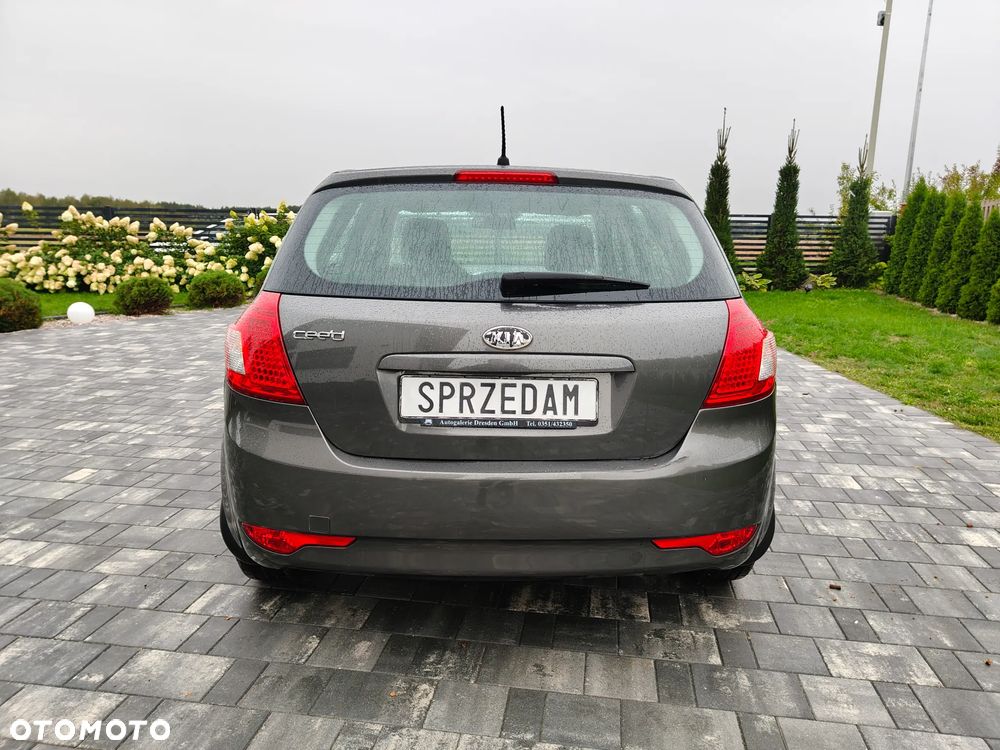 Kia Ceed - 16