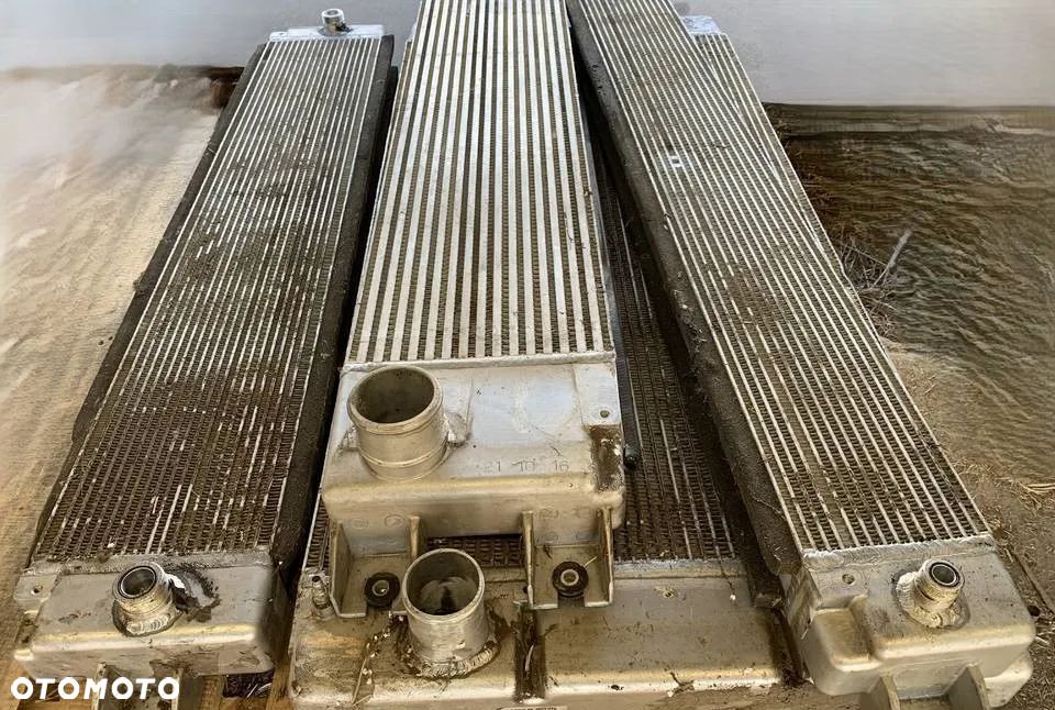 CHŁODNICA WODY AXE49318 JOHN DEERE T540 T550 W540 W550 - 1