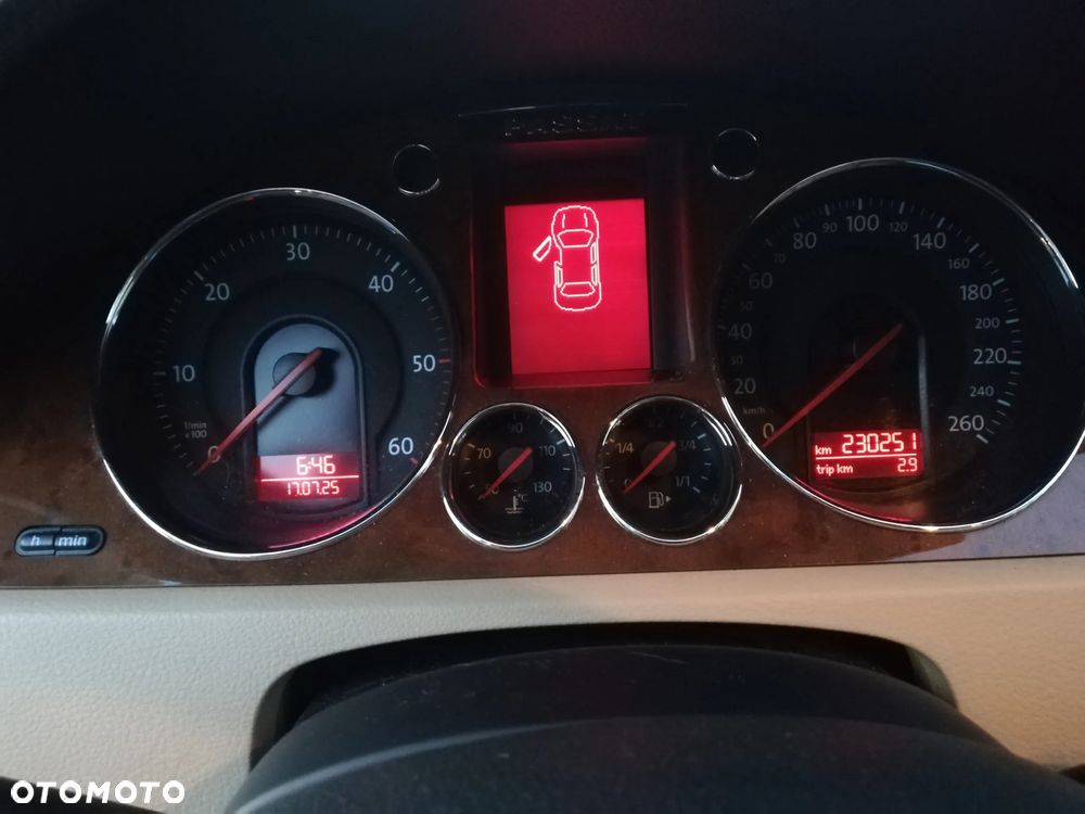 Volkswagen Passat 2.0 TDI Highline - 27