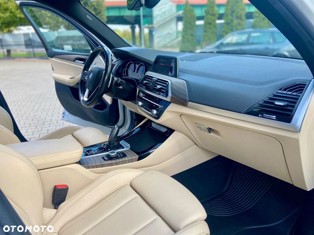 BMW X3 xDrive30i Luxury Line - 28