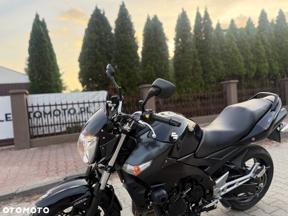 Suzuki GSR - 20
