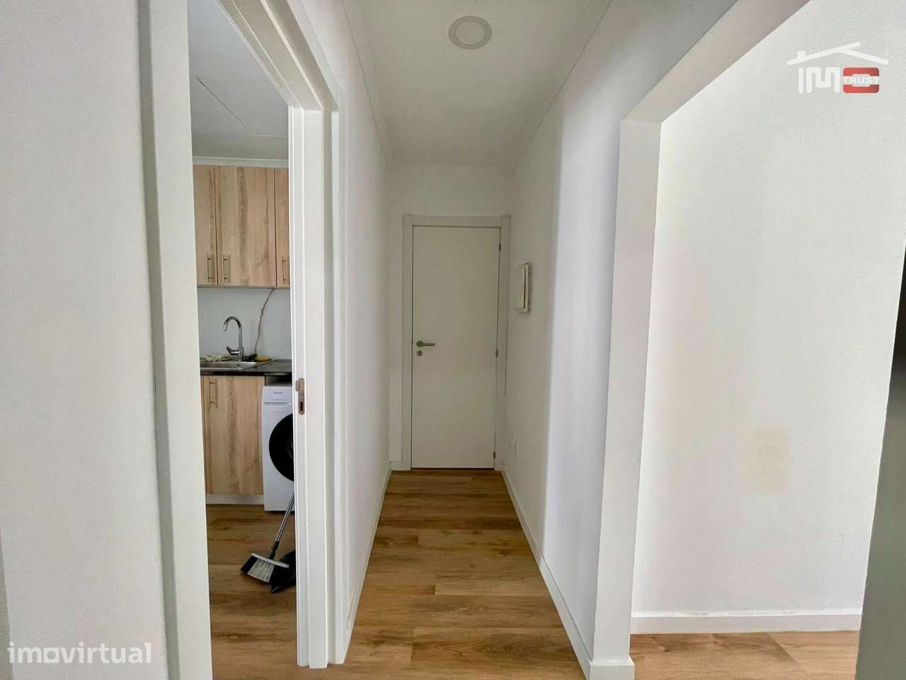 T2 Renovado para Arrendamento no Montijo | Cozinha Equipada | 1.000... - Grande imagem: 4/25