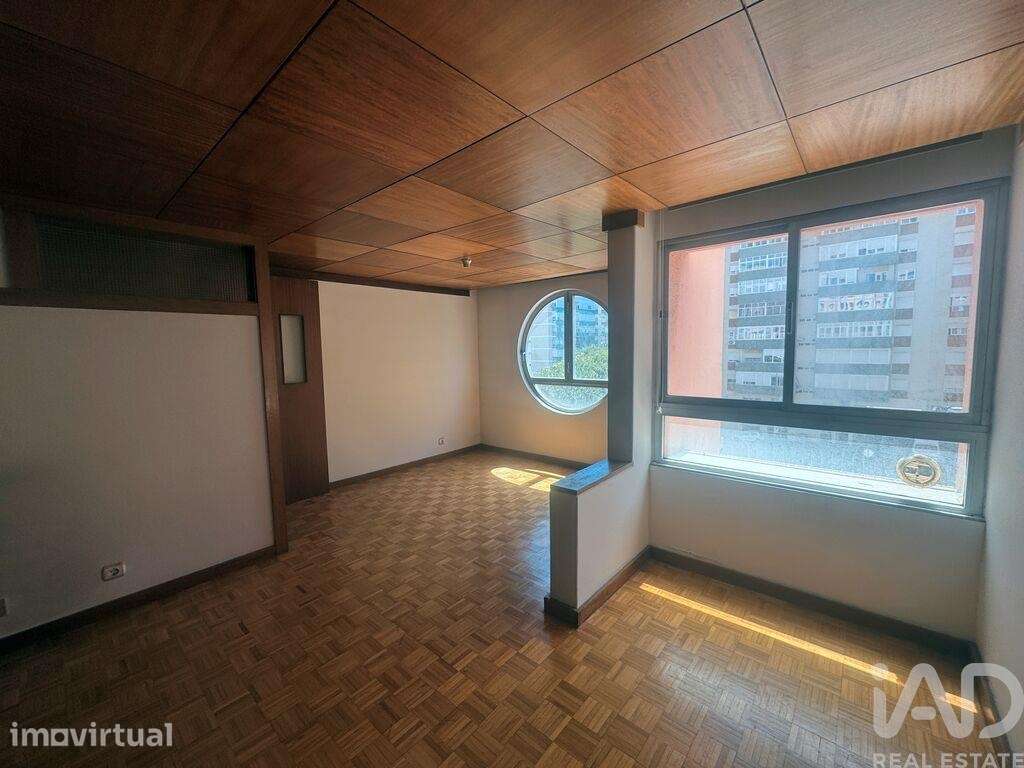 Apartamento T2 em Areeiro de 76,00 m2 - Grande imagem: 4/29