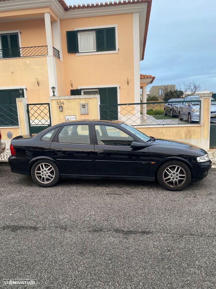 Opel Vectra 1.6i - 3