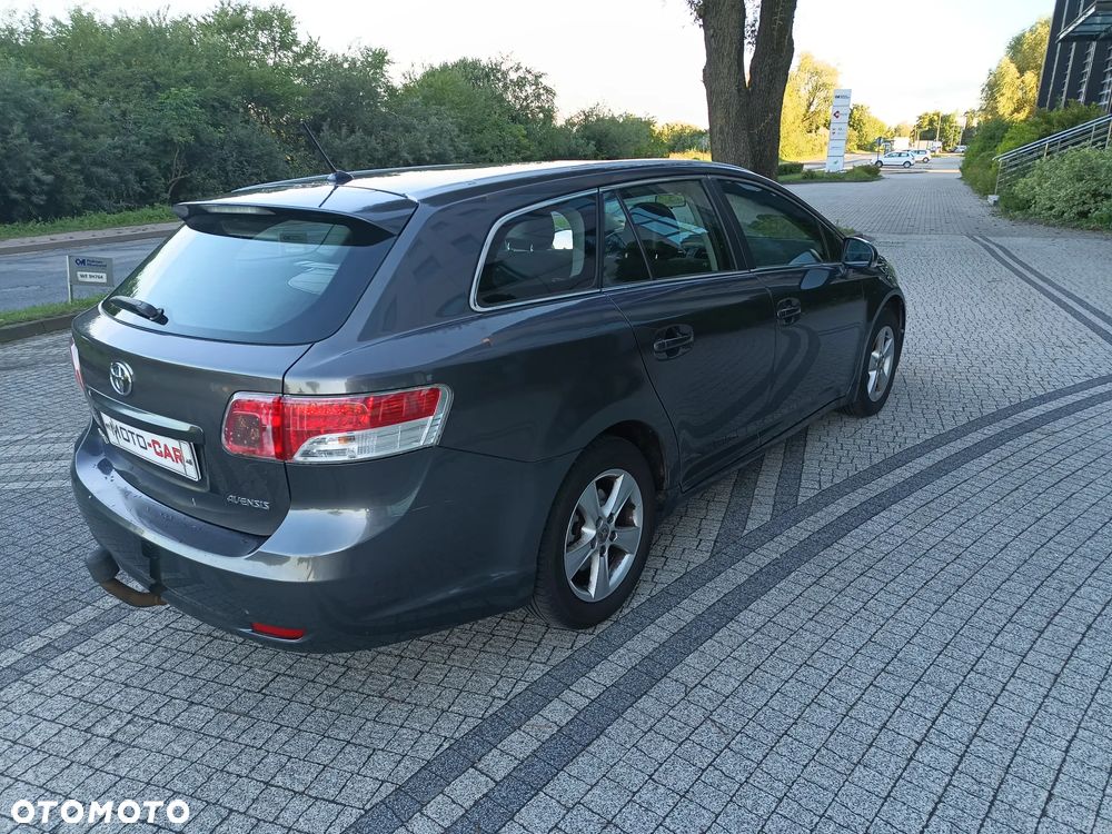 Toyota Avensis 1.6 Life - 6