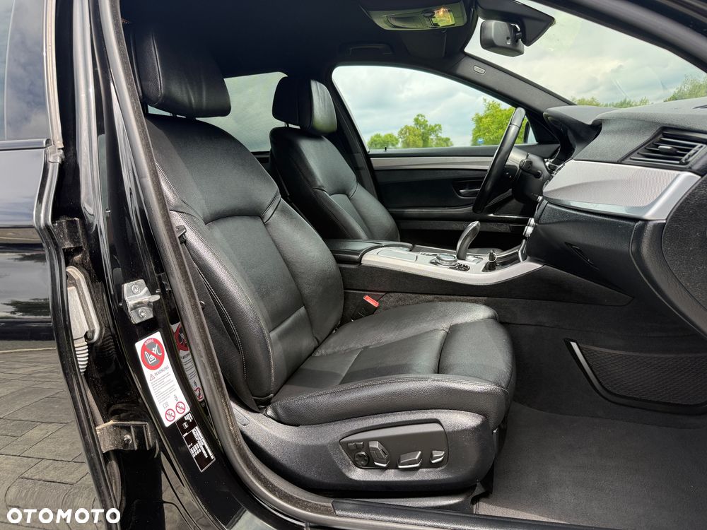 BMW Seria 5 525d Sport-Aut Luxury Line - 19